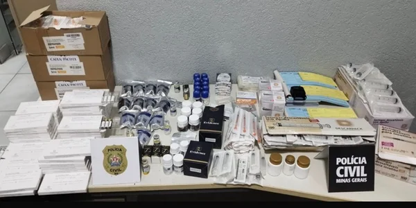 prontuários e medicamentos apreendidos