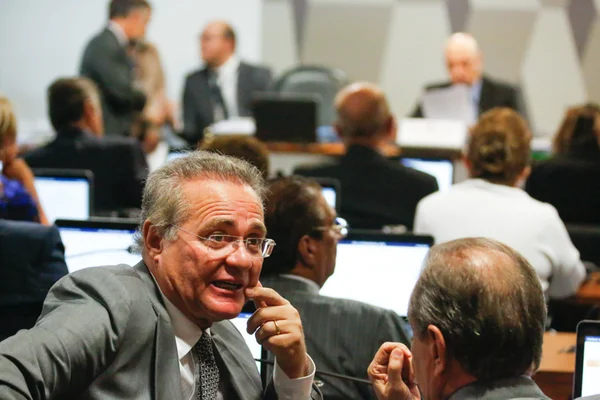 Renan defende Nelson Jobim ou Joaquim Barbosa no lugar de Temer