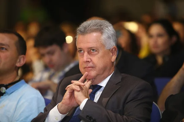 Nem Bolsonaro nem Haddad. Rollemberg anuncia neutralidade