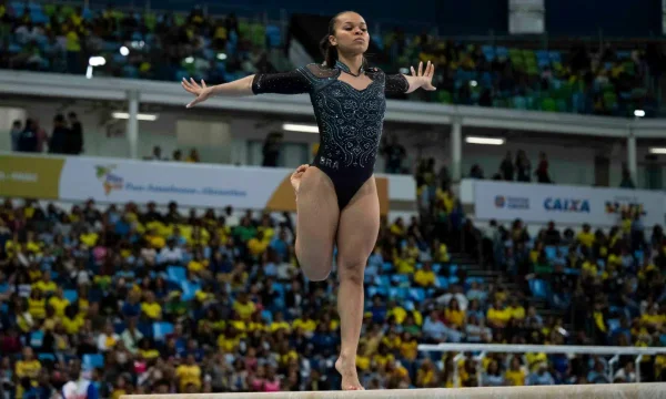 Imagem colorida de Thaís Fidelis, brasileira medalhista no pan de ginástica- MEtrópoles