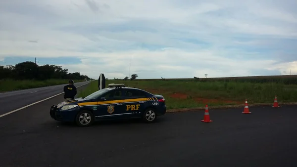 Em duas horas, PRF flagra mais de 400 motoristas em alta velocidade