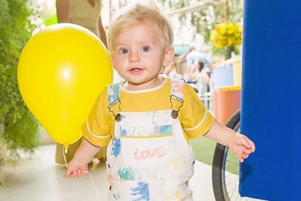 Baby Bacchi faz 1 ano esbanjando luxo e fofura na web. Veja fotos!