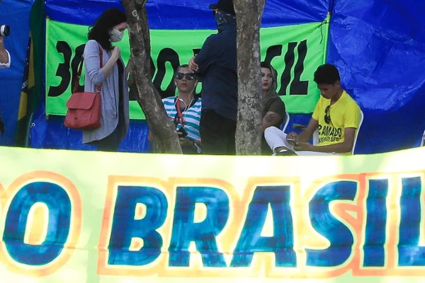Sara winter no acampamento 300 do brasil depoimento pf