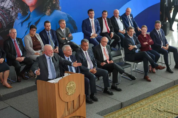 Lula sanciona isenção do IR para até R$ 5 mil e medida já vale em 2026