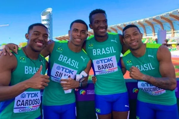 Imagem colorida do 4x100m masculino