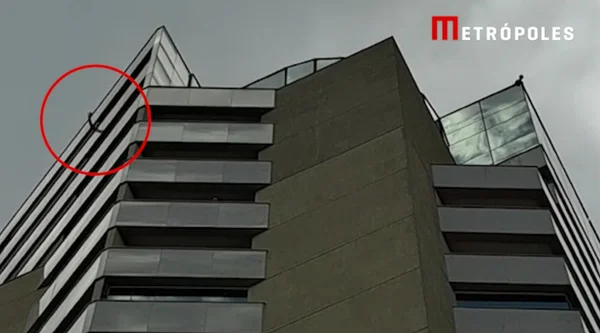 Lula acena para apoiadores / Metrópoles