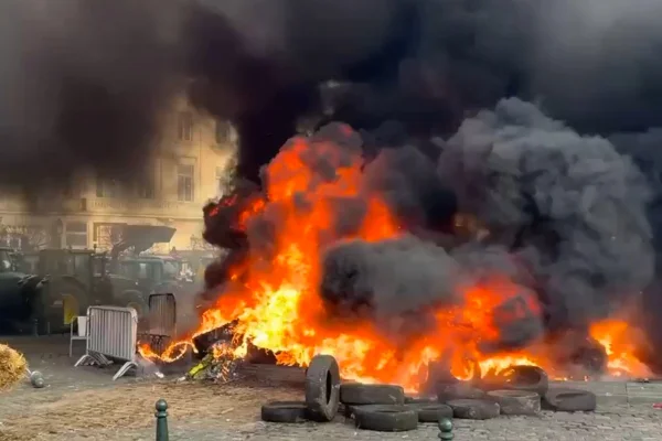 Imagem colorida de incêndio