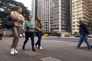 Pessoas em dia frio em São Paulo