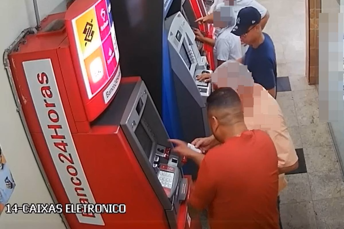 Golpistas em um supermercado no DF 1