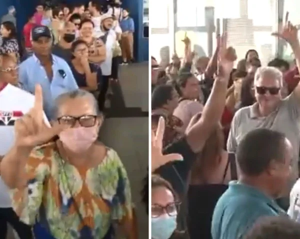 colagem de fotos coloridas de pessoas fazendo filas em rodoviária enquanto fazem letra L com a mão