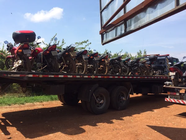 A cada dia, 14 motos são apreendidas e 300 condutores autuados no DF