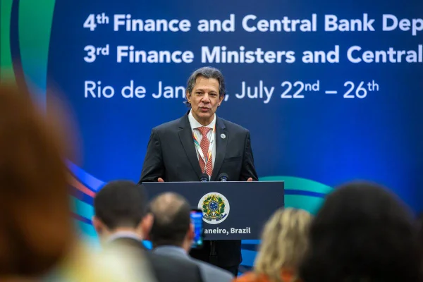 Imagem colorida do ministro Fernando Haddad - Metrópoles