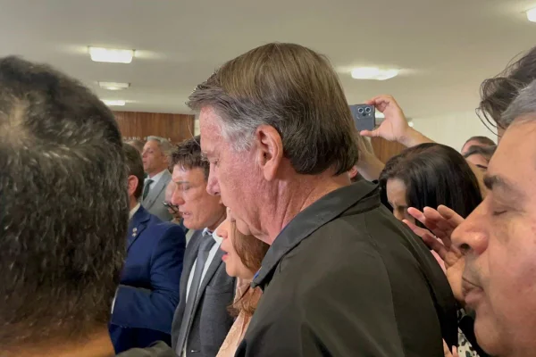 Bolsonaro faz oração com aliados na Câmara dos Deputados - Metrópoles