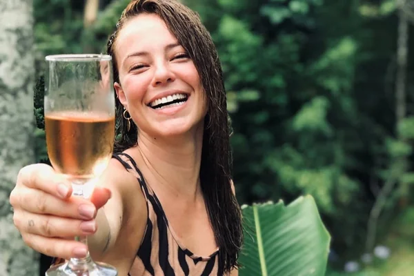Gêmeas? Paolla Oliveira posta foto diferente: “Beleza dupla”