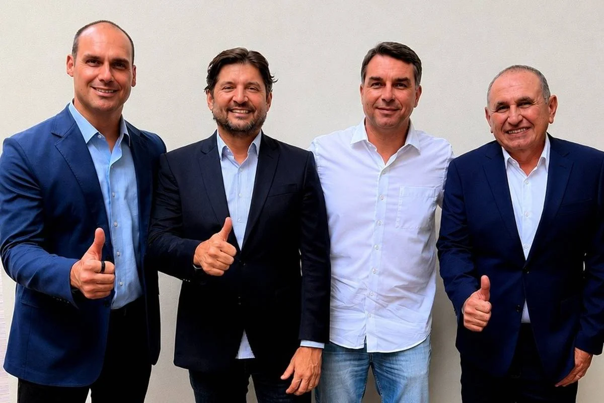 Em junho, Eduardo Bolsonaro foi declarado inelegível pelo STF. Em julho, desistiu oficialmente das eleições Em junho, Eduardo Bolsonaro foi declarado inelegível pelo STF. Em julho, desistiu oficialmente das eleições