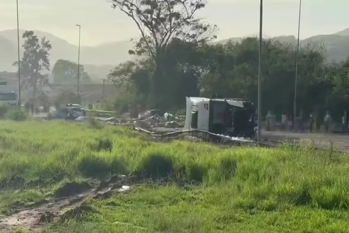 Acidente na BR-393 deixa cinco mortos e nove feridos no Rio de Janeiro