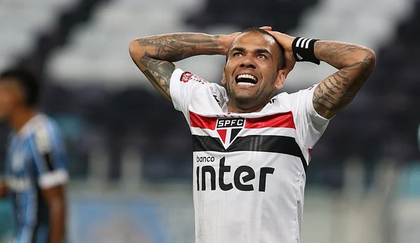 Segundo site, Flamengo já fez contatos para contratar Daniel Alves