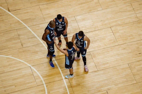 Brasília Basquete em confronto com o Bauru - Metrópoles