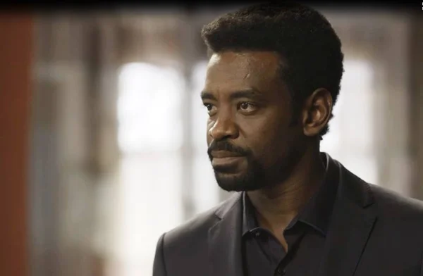 Segundo Sol: Roberval vira refém de bandidos e sofre acidente grave