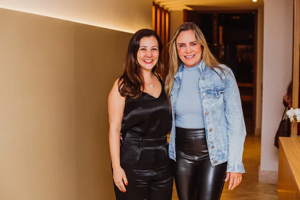 Governadora Celina Leão ganha festa surpresa de aniversário de amigas