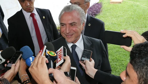 Oposição comemorou vitória do impeachment com pizza e vinho