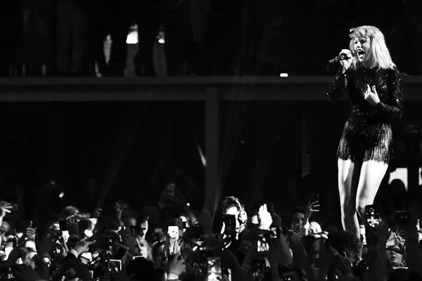 Taylor Swift faz doação para grupo que ajuda vítimas de abuso sexual