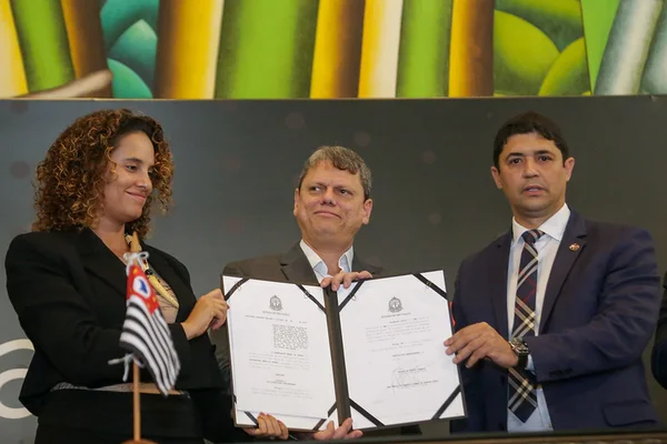 Tarcísio evita imprensa em dia de operação da PF contra Bolsonaro