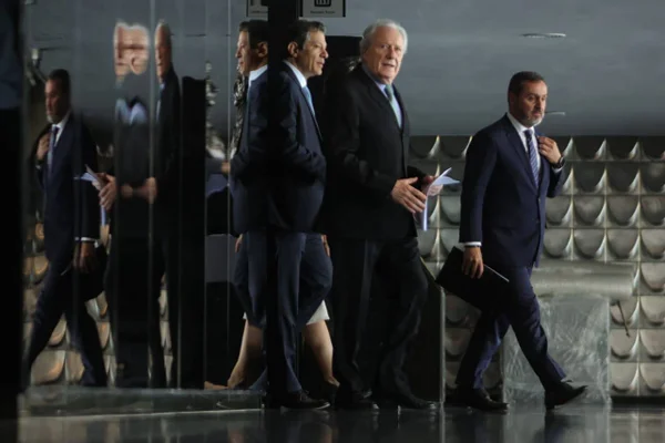 Ministros da Justiça, Ricardo Lewandowski, da Fazenda, Fernando Haddad, e diretor-geral da Polícia Federal, Andrei Rodrigues