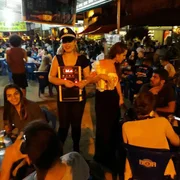 Ação da 99Pop com clientes em bares de Brasília Ação da 99Pop com clientes em bares de Brasília