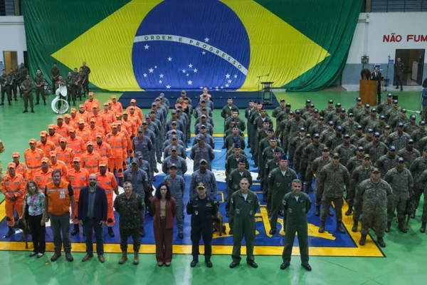 Equipes brasileiras desembarcam em Brasília após missão na Venezuela