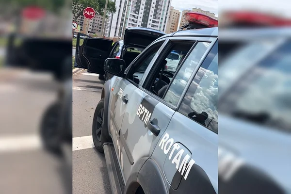 Vídeo: no DF, polícia persegue carro roubado e encontra drogas