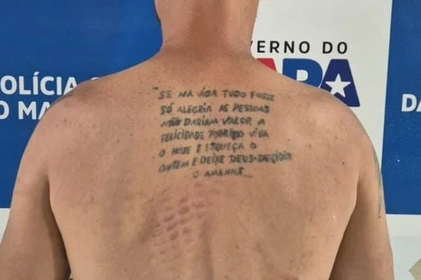 Imagem colorida mostra suspeito preso de estuprar a mãe - Metrópoles