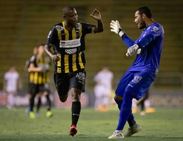 Jogador e goleiro do Volta Redonda