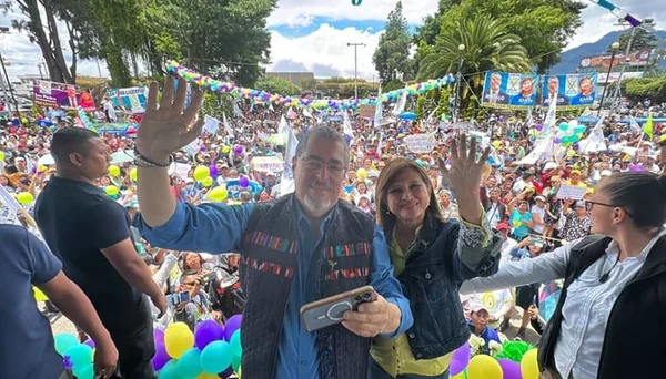 imagem colorida do presidente novo da guatemala, Bernardo Arevalo - Metrópoles
