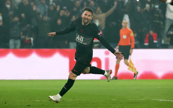 Messi comemora gol contra o Nantes