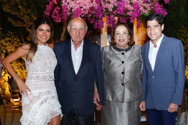 Tatá, Isaura e Wagner Canhedo com Antônio Carlos Magalhães Neto Tatá, Isaura e Wagner Canhedo com Antônio Carlos Magalhães Neto