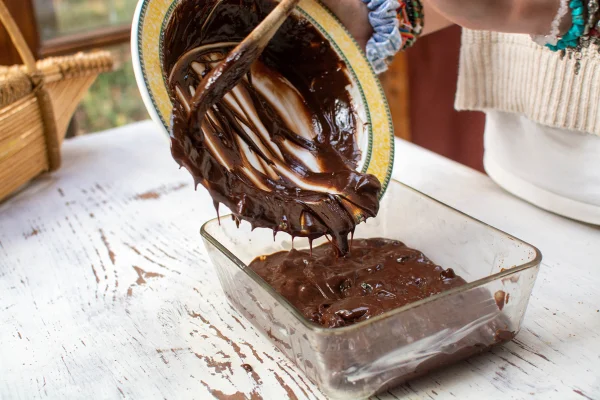 Mousse de chocolate: sem açúcar e com apenas três ingredientes