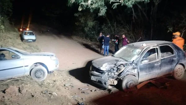 Acidente entre dois carros no P Sul deixa três crianças feridas