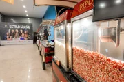 Pipoca quentinha e muitas opções de comidas Pipoca quentinha e muitas opções de comidas