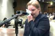 Vivendo “na pele” o que Elize Matsunaga deve ter passado na época do assassinato de Marcos, Lorena avalia que não cabe a ela, como atriz, julgar por que uma personagem faz ou não certas escolhas e explica que o longa é baseado na percepção do diretor, Felipe Vellas, e dos roteiristas Raphael Montes e Mariana Torres sobre o crime Vivendo “na pele” o que Elize Matsunaga deve ter passado na época do assassinato de Marcos, Lorena avalia que não cabe a ela, como atriz, julgar por que uma personagem faz ou não certas escolhas e explica que o longa é baseado na percepção do diretor, Felipe Vellas, e dos roteiristas Raphael Montes e Mariana Torres sobre o crime