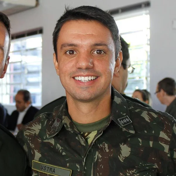 Primo do coronel Ustra viajou com Bolsonaro a Orlando