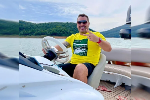 homem no barco