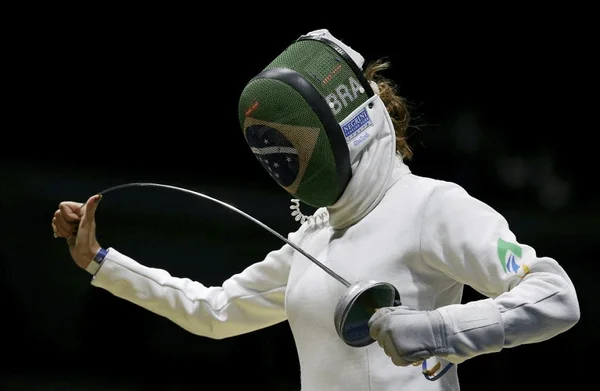Esgrima: Nathalie Moellhausen é eliminada com melhor resultado do país