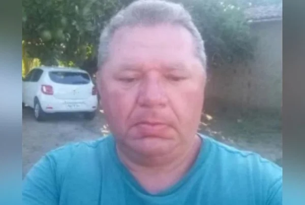Imagem colorida do porteiro José Bezerra, morto a facadas em um condomínio - Metrópoles