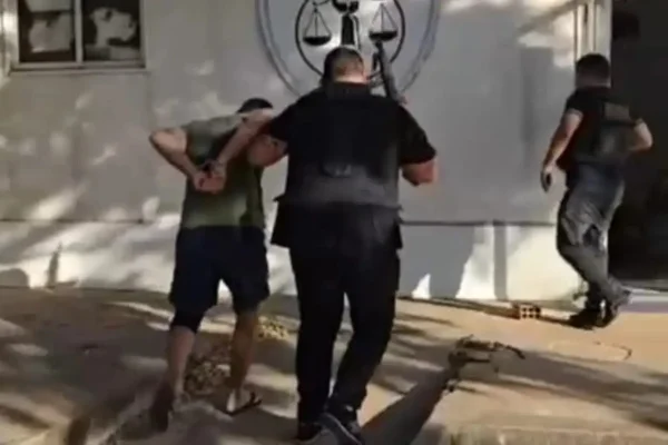 Imagem colorida, Homem é preso por desviar R$ 106 mi com dados de gerentes bancários - Metrópoles