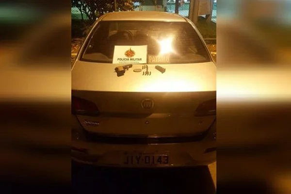 Adolescentes são presos com arma e carro clonado em Santa Maria