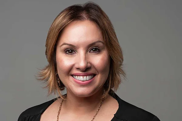 Na foto está a diretora-geral da Moringa Rianni Bertolodo sorrindo - Metrópoles