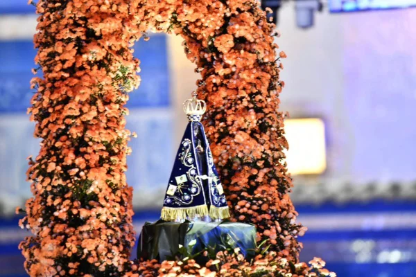 Além de missas e shows, festa de Nossa Senhora Aparecida terá operações da PRF, aumento na frota de ônibus e pontos de apoio para romeiros - Metrópoles