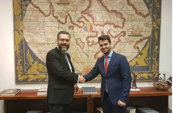 Assessor internacional de Bolsonaro chama prefeito de NY de “toupeira”