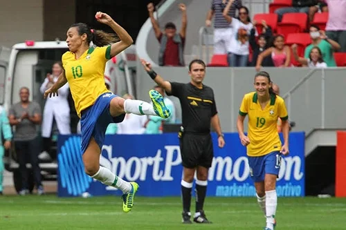Em tratamento de lesão, Marta diz estar otimista para disputar Mundial